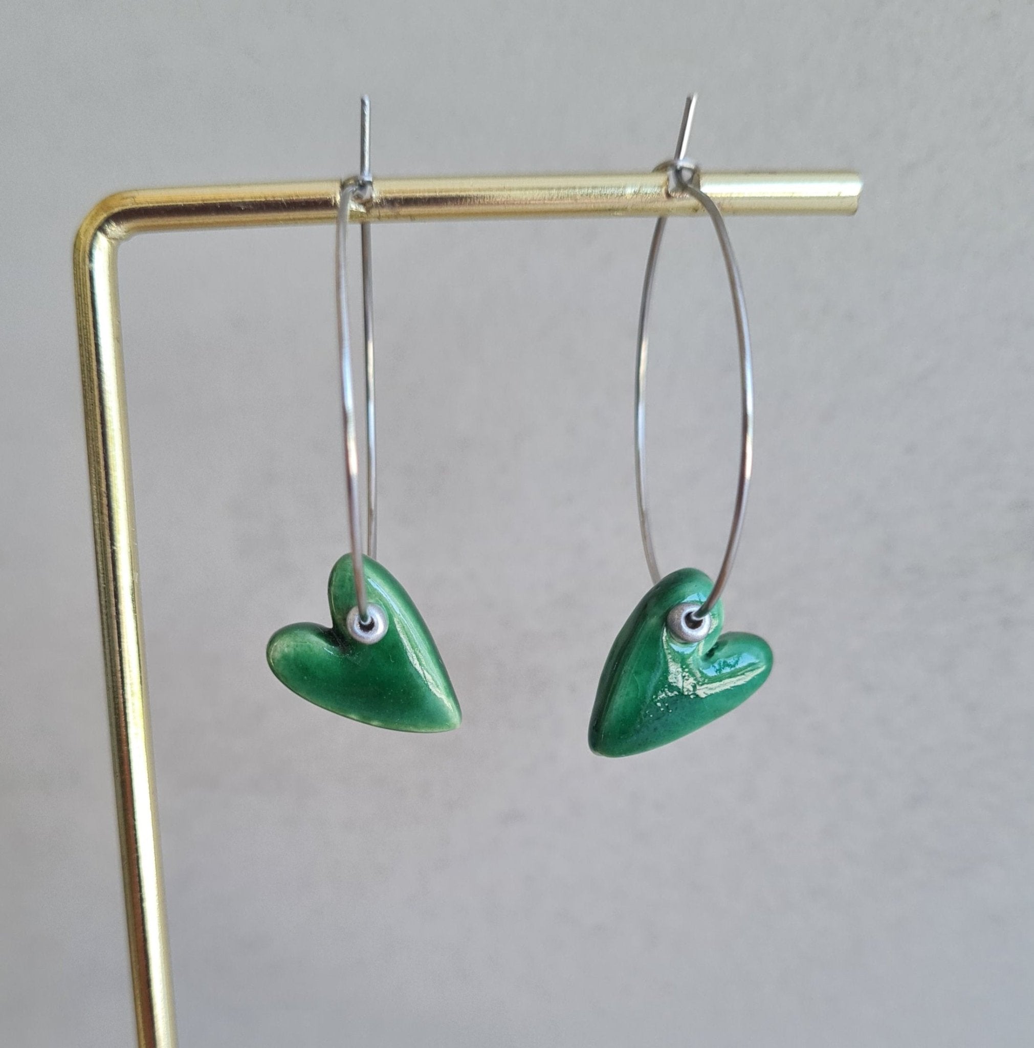 Pendientes de aro fino con corazón de cerámica esmaltada - Aiabijoux