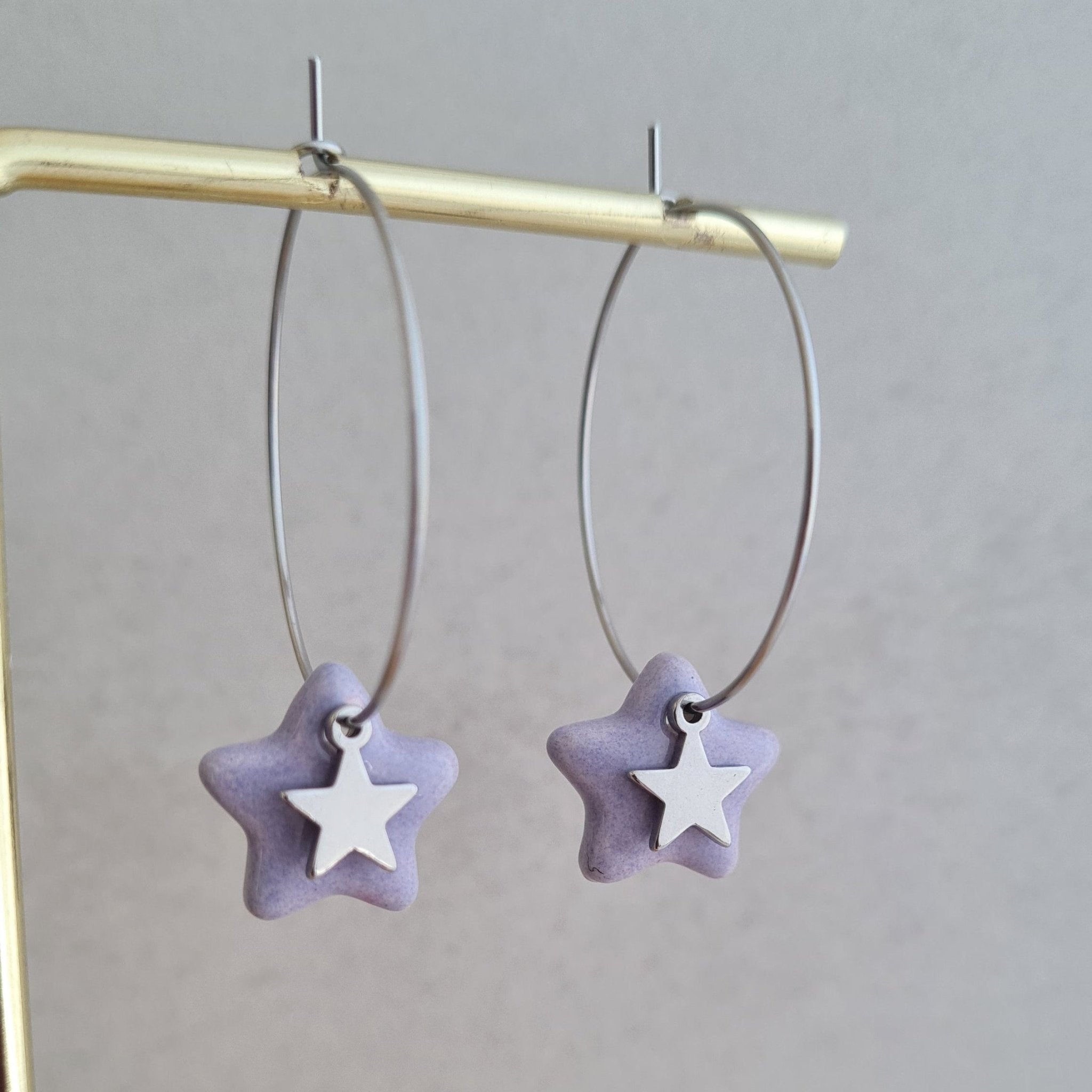 Pendientes de aro fino con estrella de cerámica esmaltada - Aiabijoux