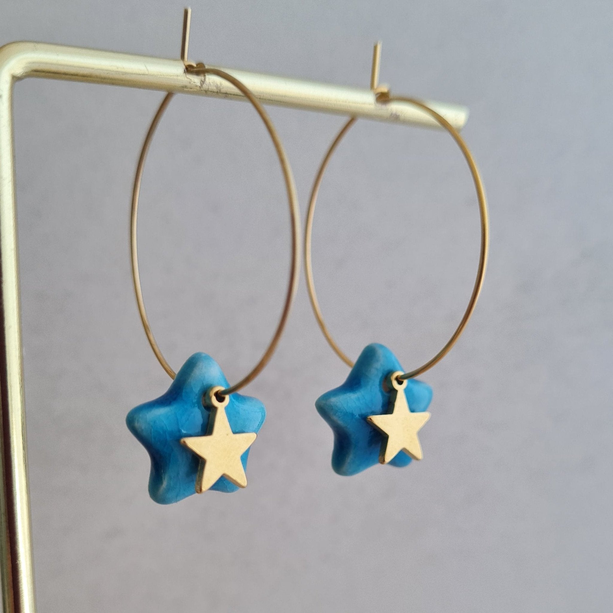 Pendientes de aro fino con estrella de cerámica esmaltada - Aiabijoux