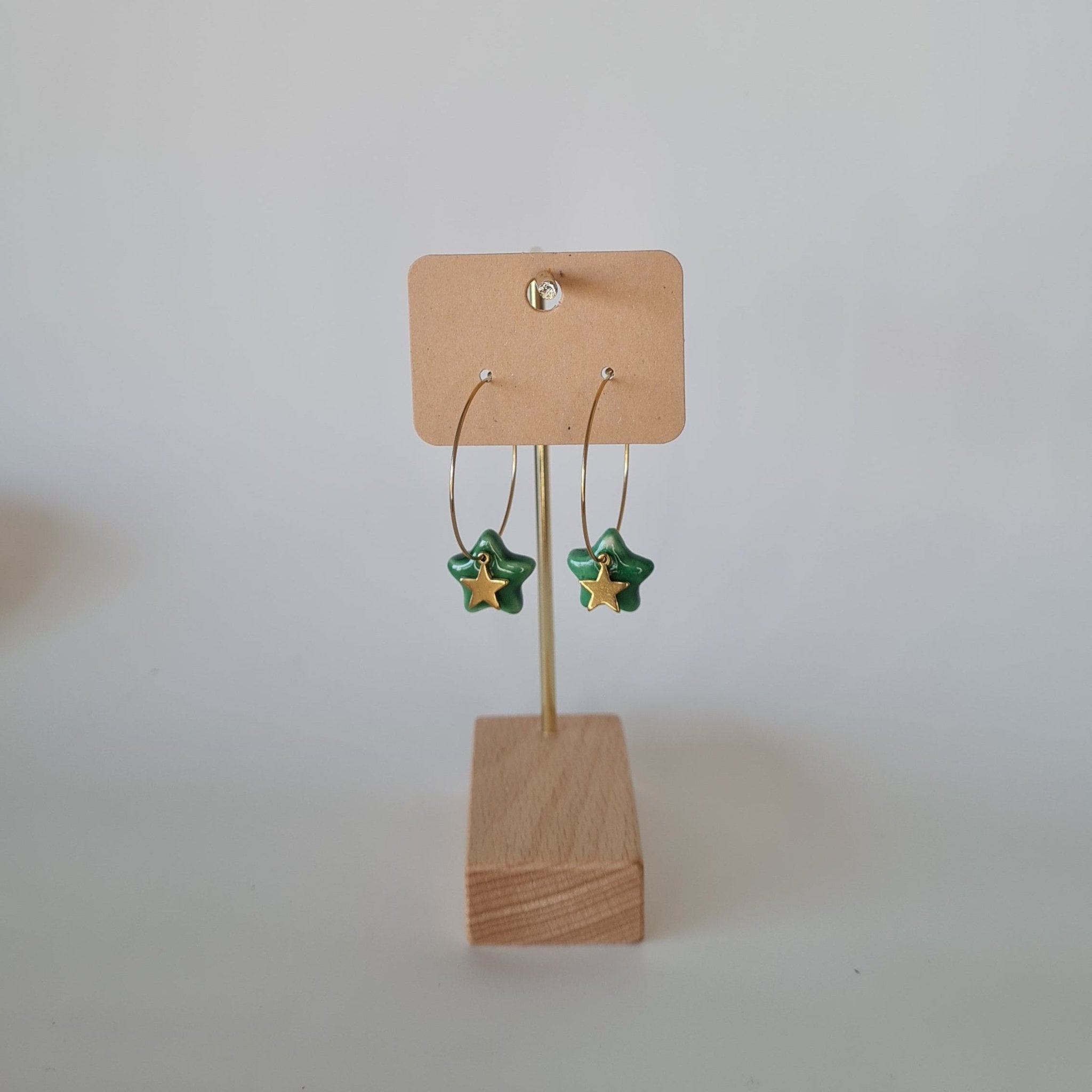 Pendientes de aro fino con estrella de cerámica esmaltada - Aiabijoux