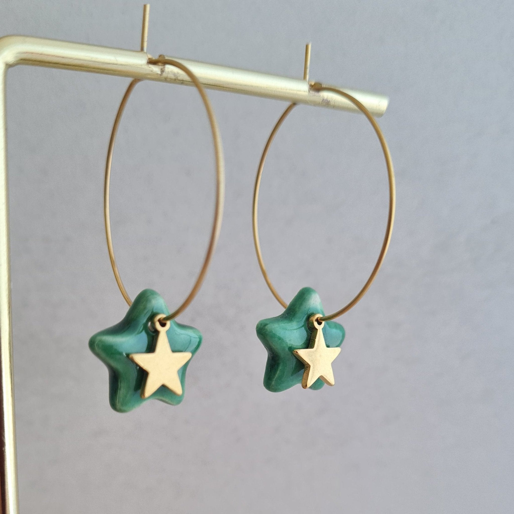 Pendientes de aro fino con estrella de cerámica esmaltada - Aiabijoux