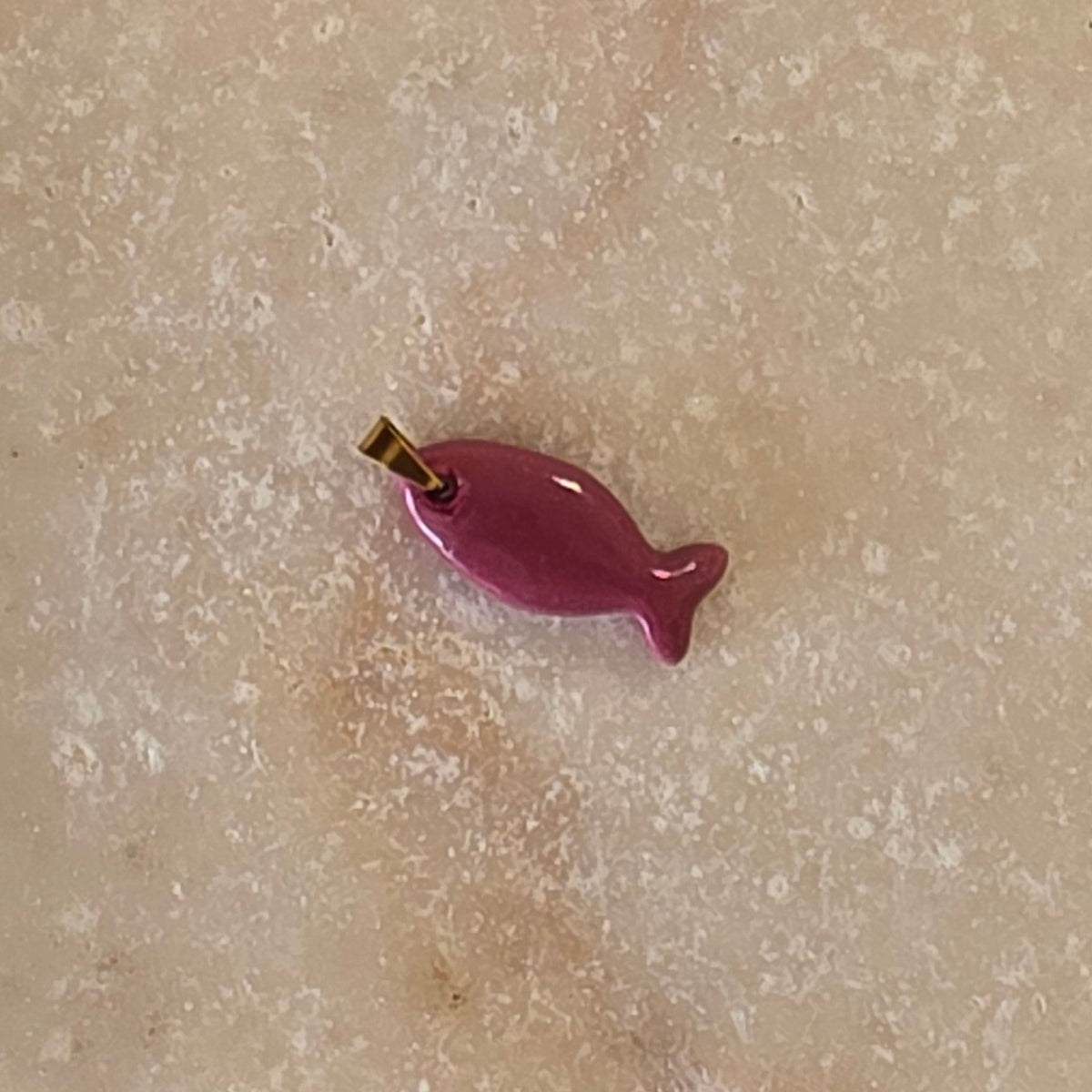 Colgante  pez de cerámica esmaltada burdeos